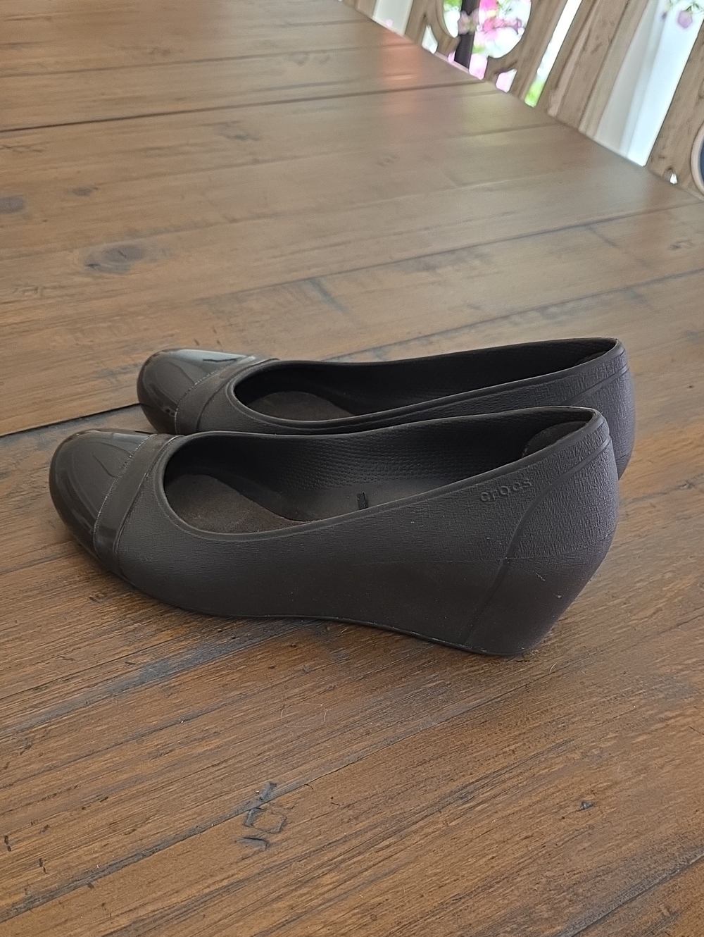 CROCS Women's Dark Chocolate Brown Slip-On Wedge Pumps With Patent Leather